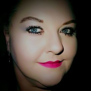 Meet your Posher, Carla